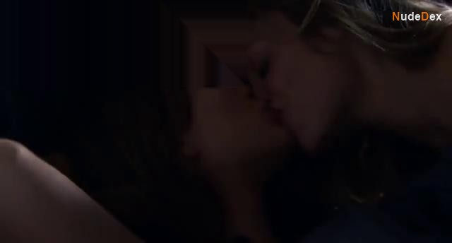 Roxanne Mckee in Lip Service, photo 12