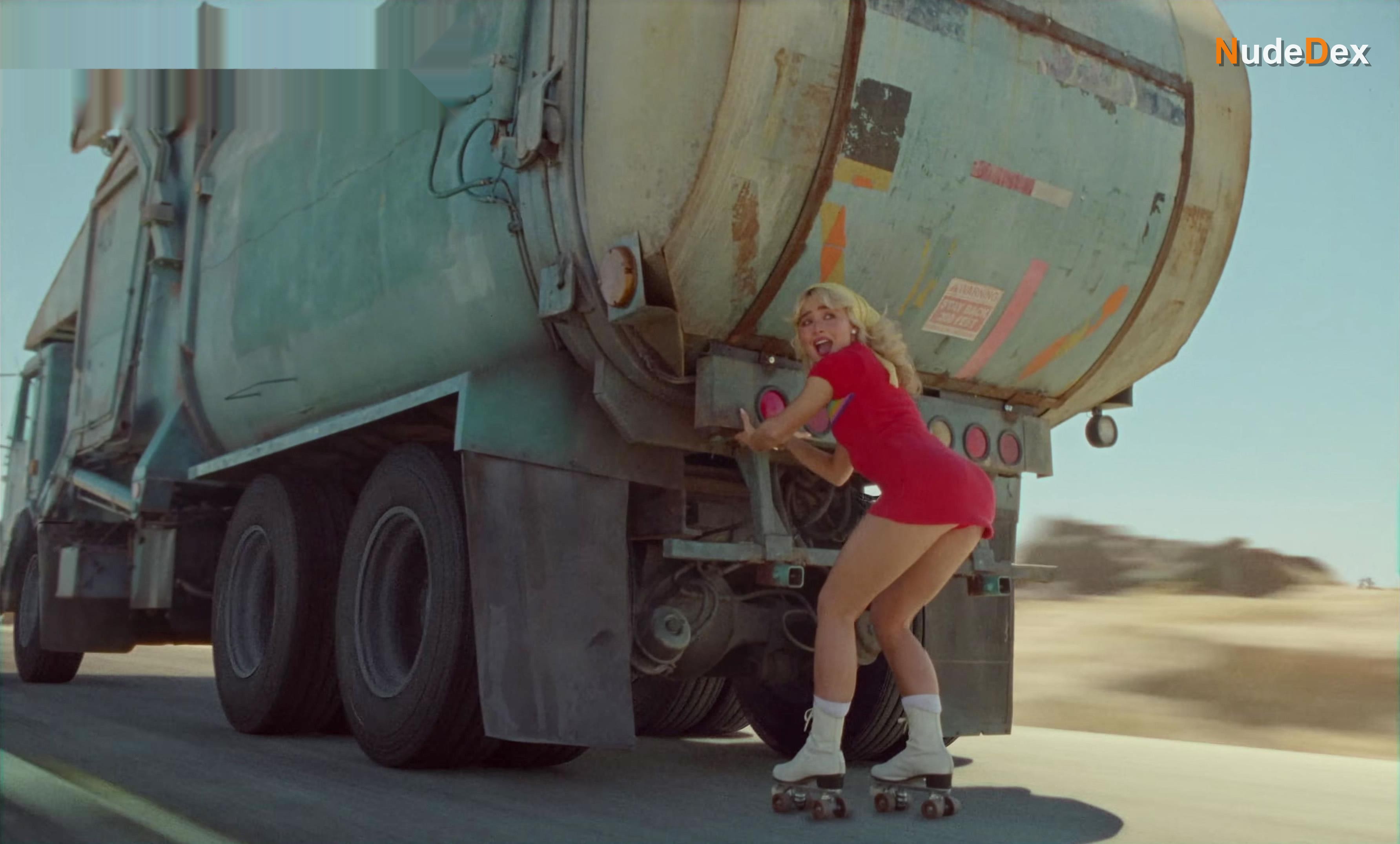 Sabrina Carpenter in Manchild, photo 4