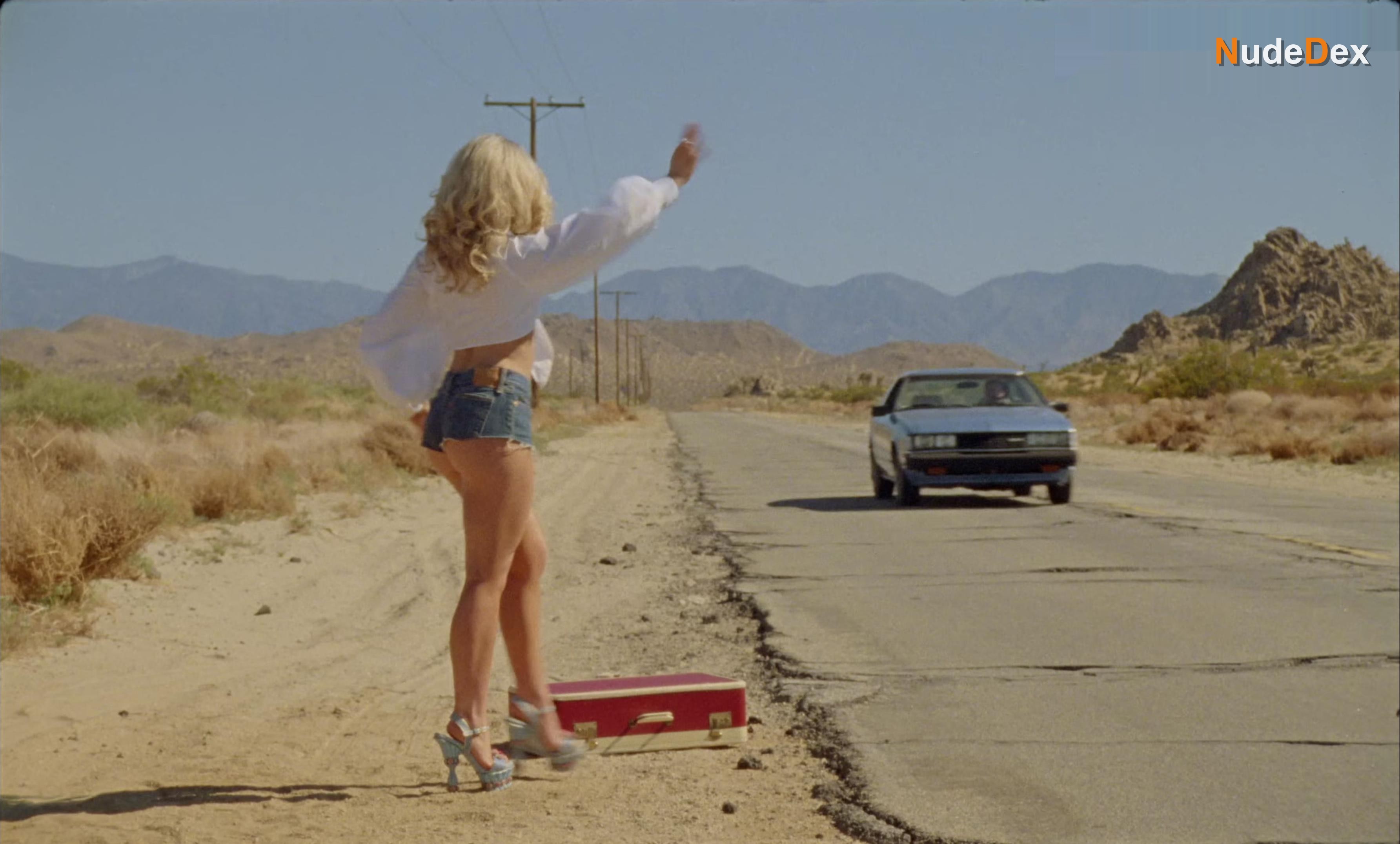 Sabrina Carpenter in Manchild, photo 8