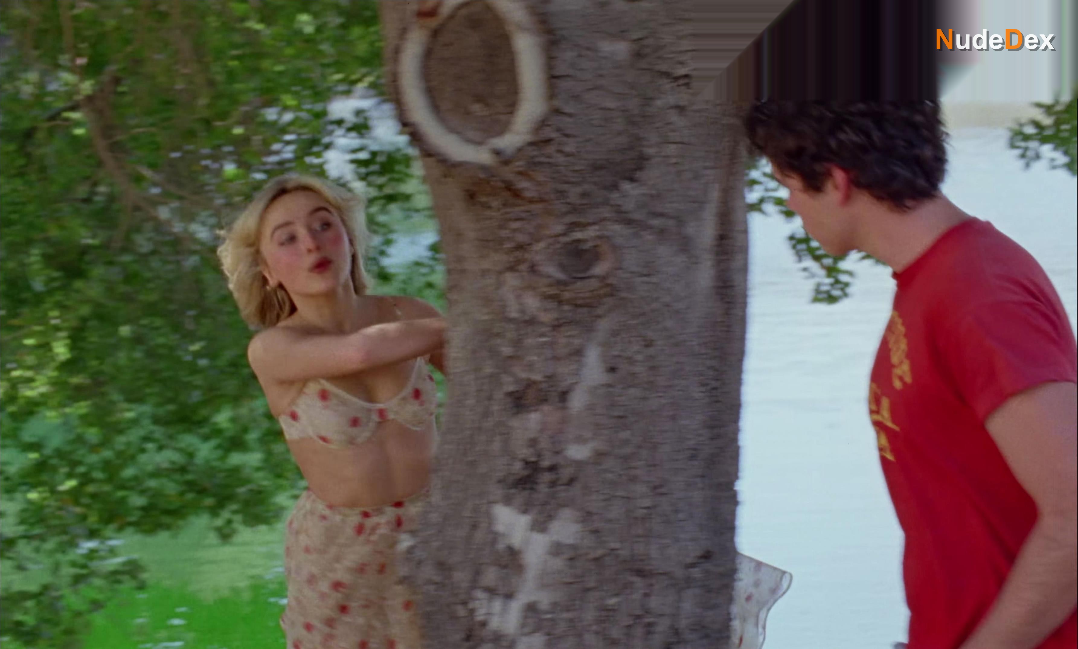 Sabrina Carpenter in Manchild, photo 9