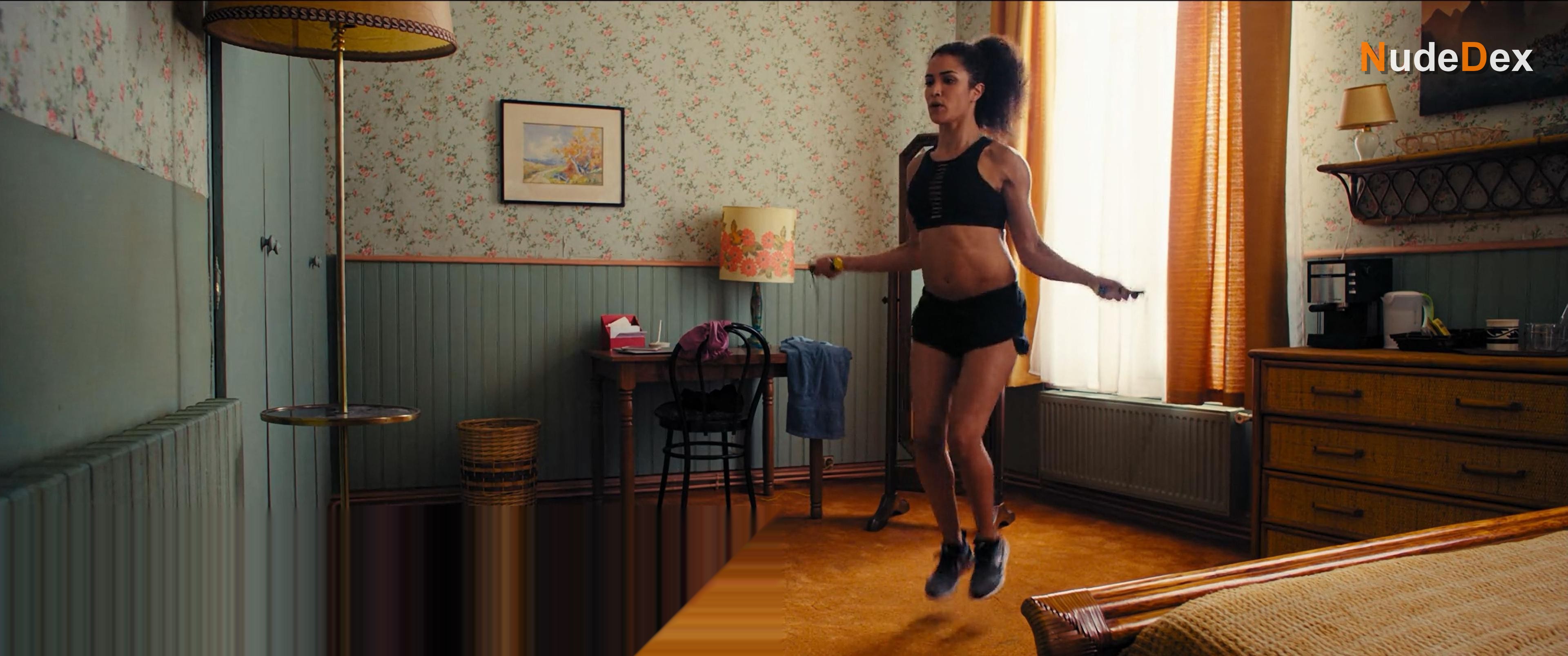 Sabrina Ouazani in Break, photo 4