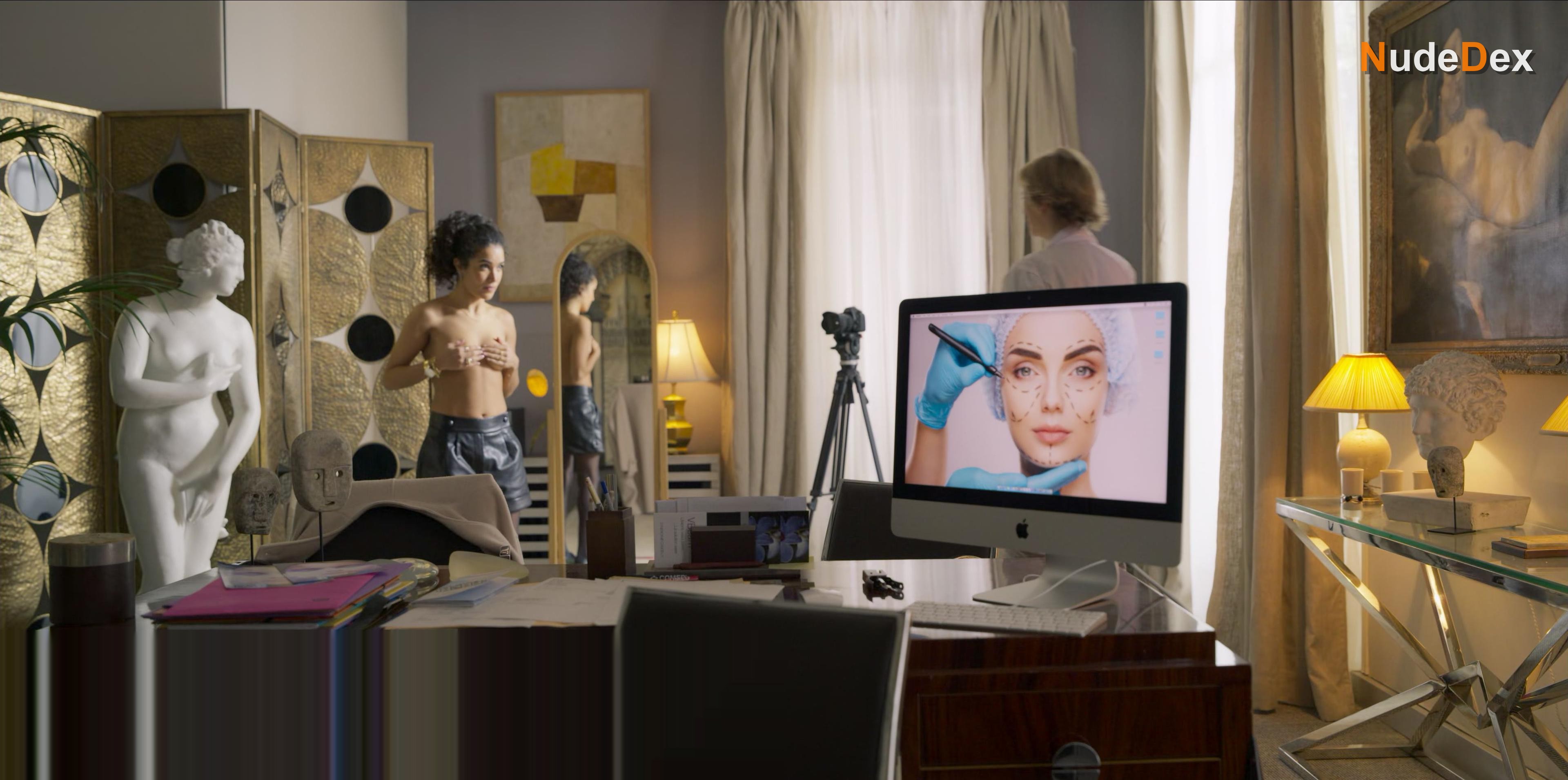 Sabrina Ouazani in The Hook Up Plan, photo 1