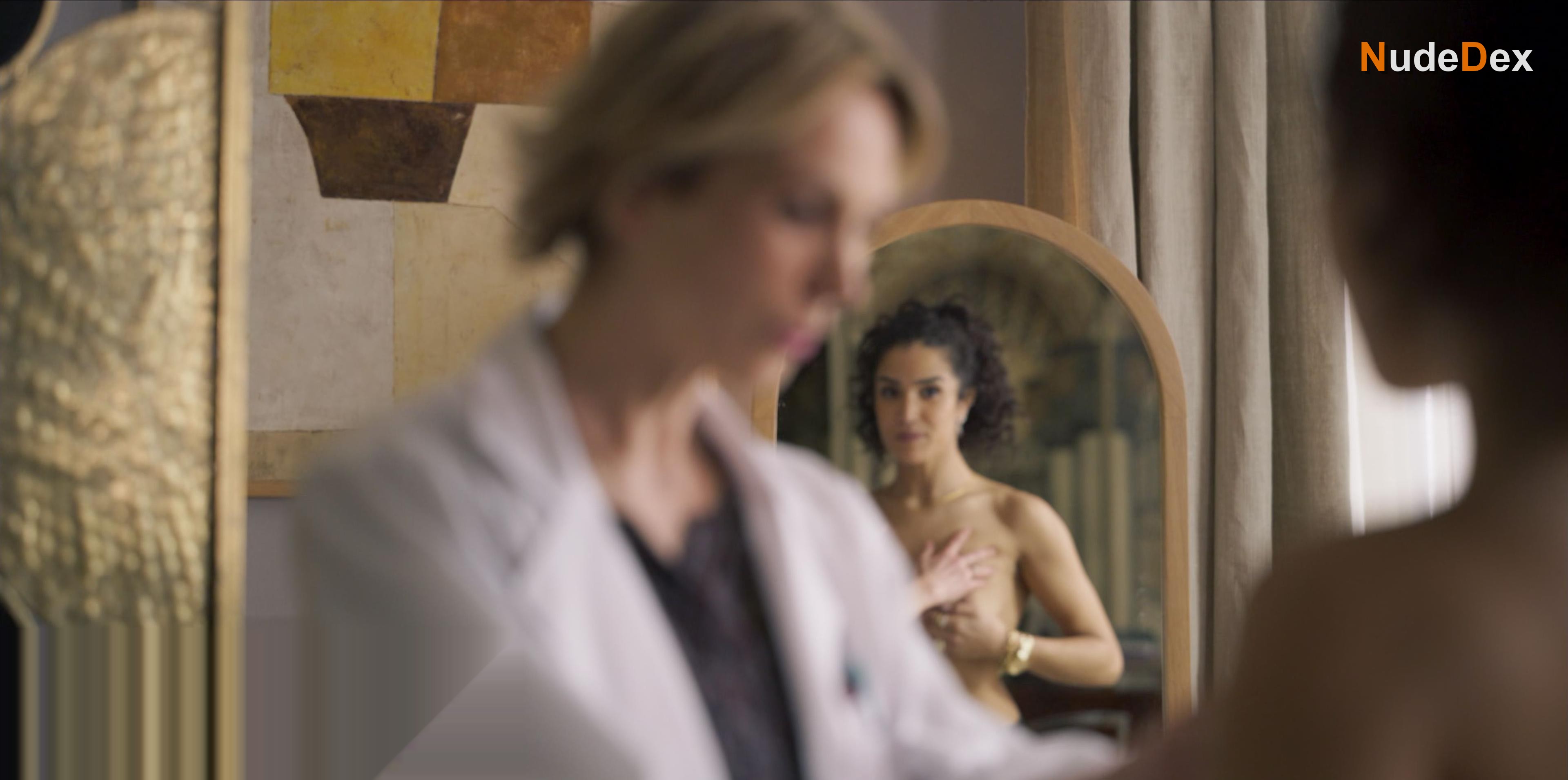 Sabrina Ouazani in The Hook Up Plan, photo 6