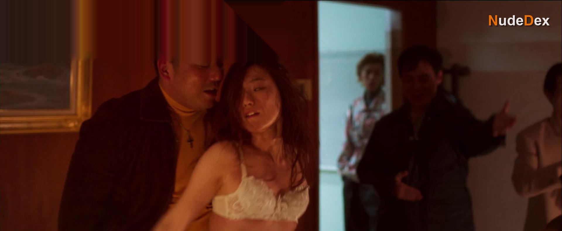 Sairi Ito in Love And Other Cults, photo 5