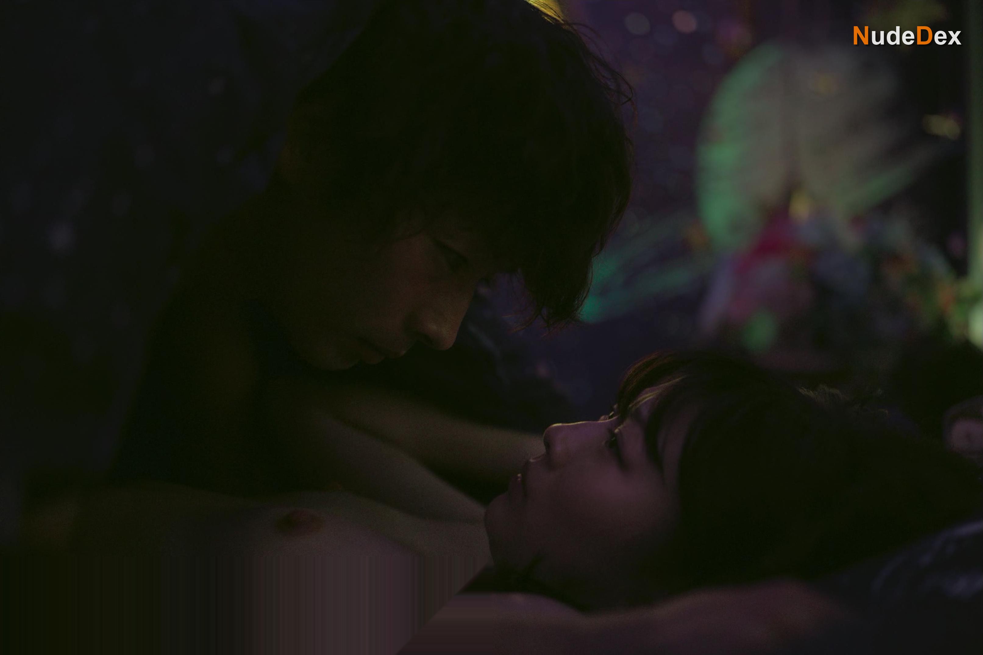 Sairi Ito in We Couldnt Become Adults, photo 2