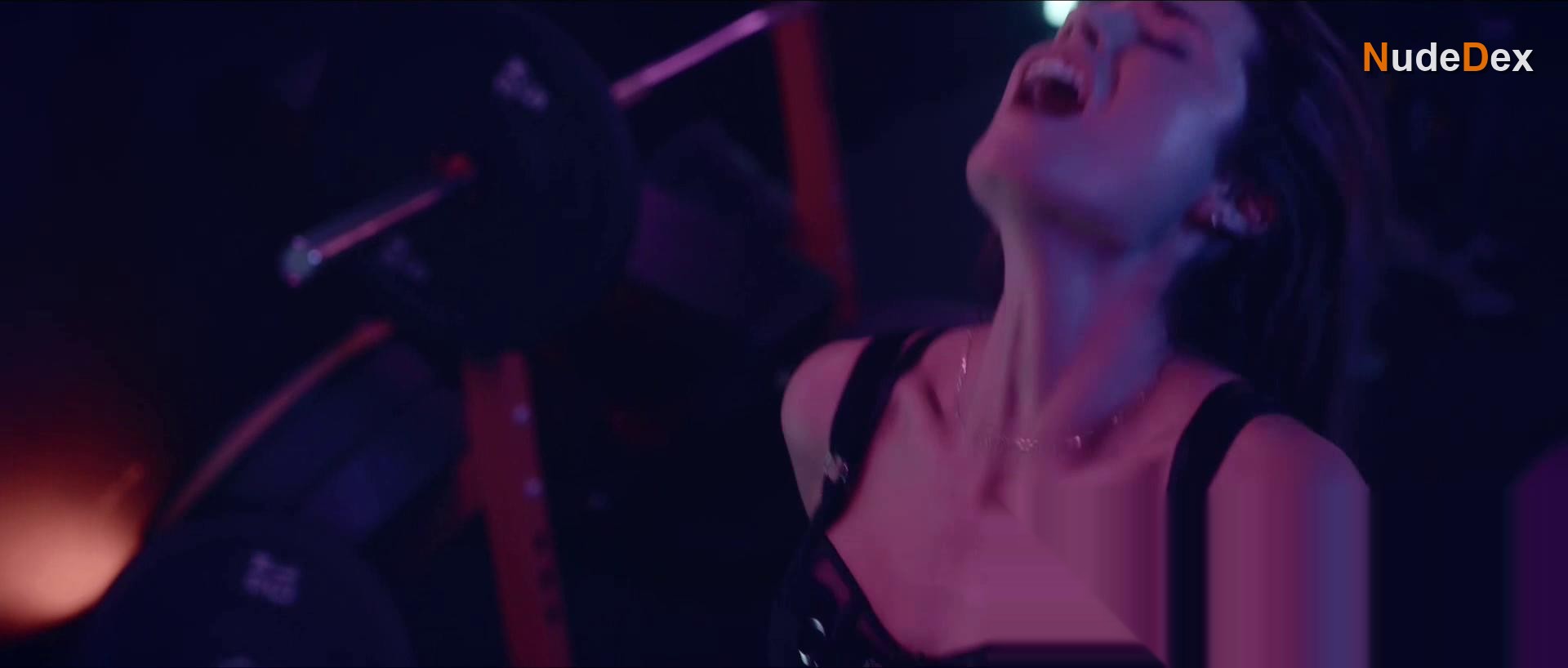 Samantha Allsop in Beauty From Pain, photo 19