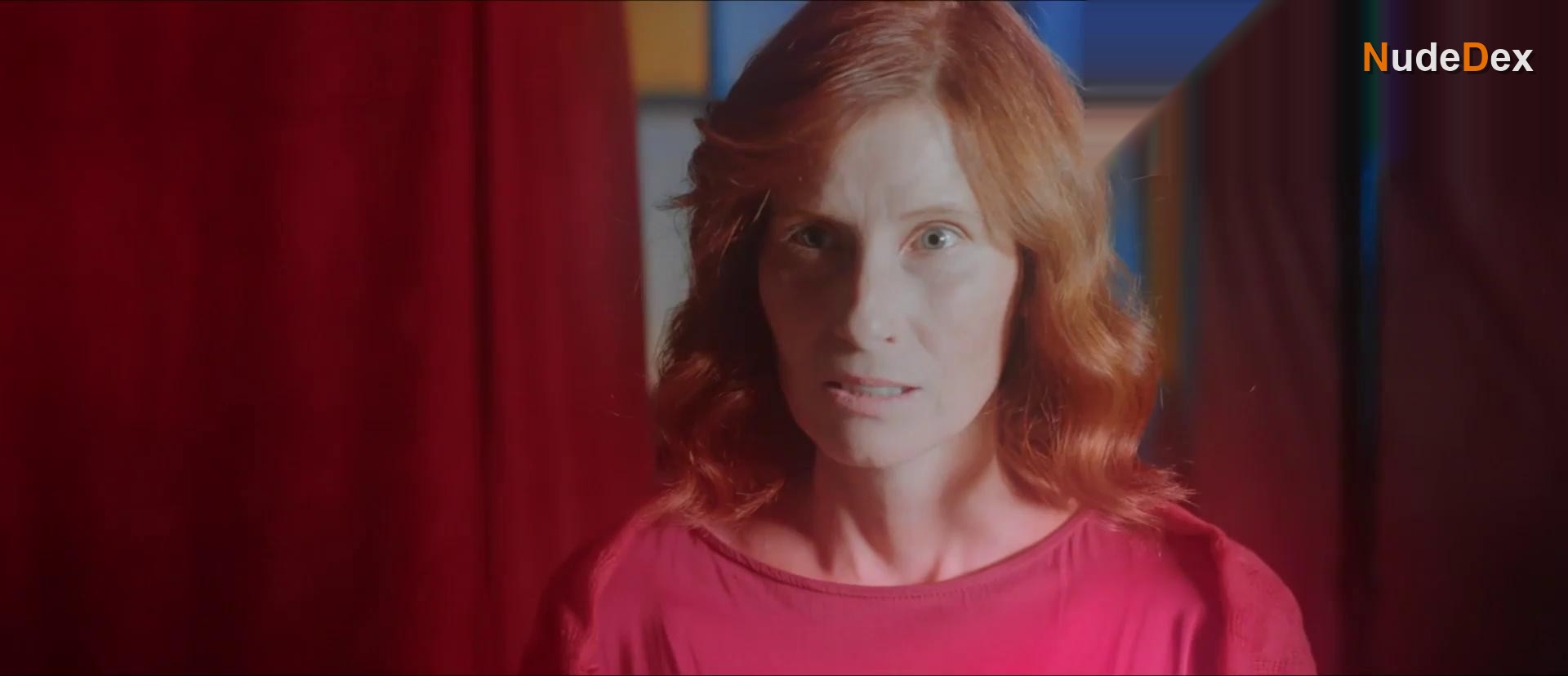 Samantha Heck Muller in Vermelho Monet, photo 44