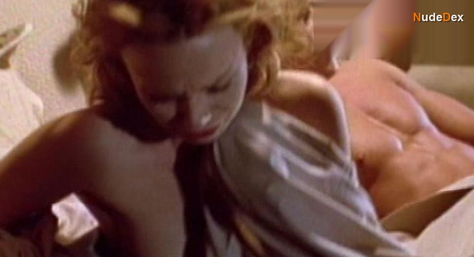 Samantha Mathis in American Psycho, photo 1