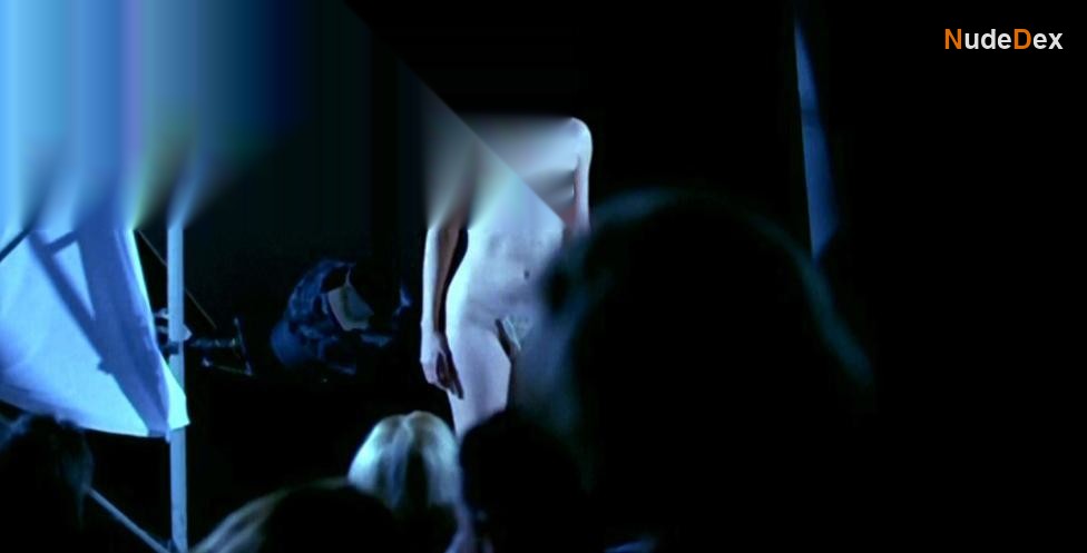 Samantha Mathis in Attraction, photo 3