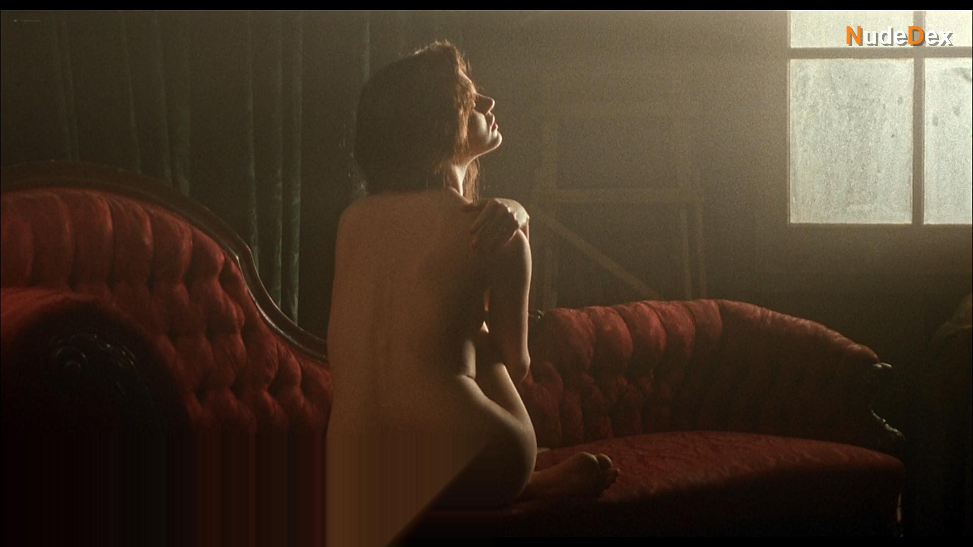 Samantha Mathis in How To Make An American Quilt, photo 2