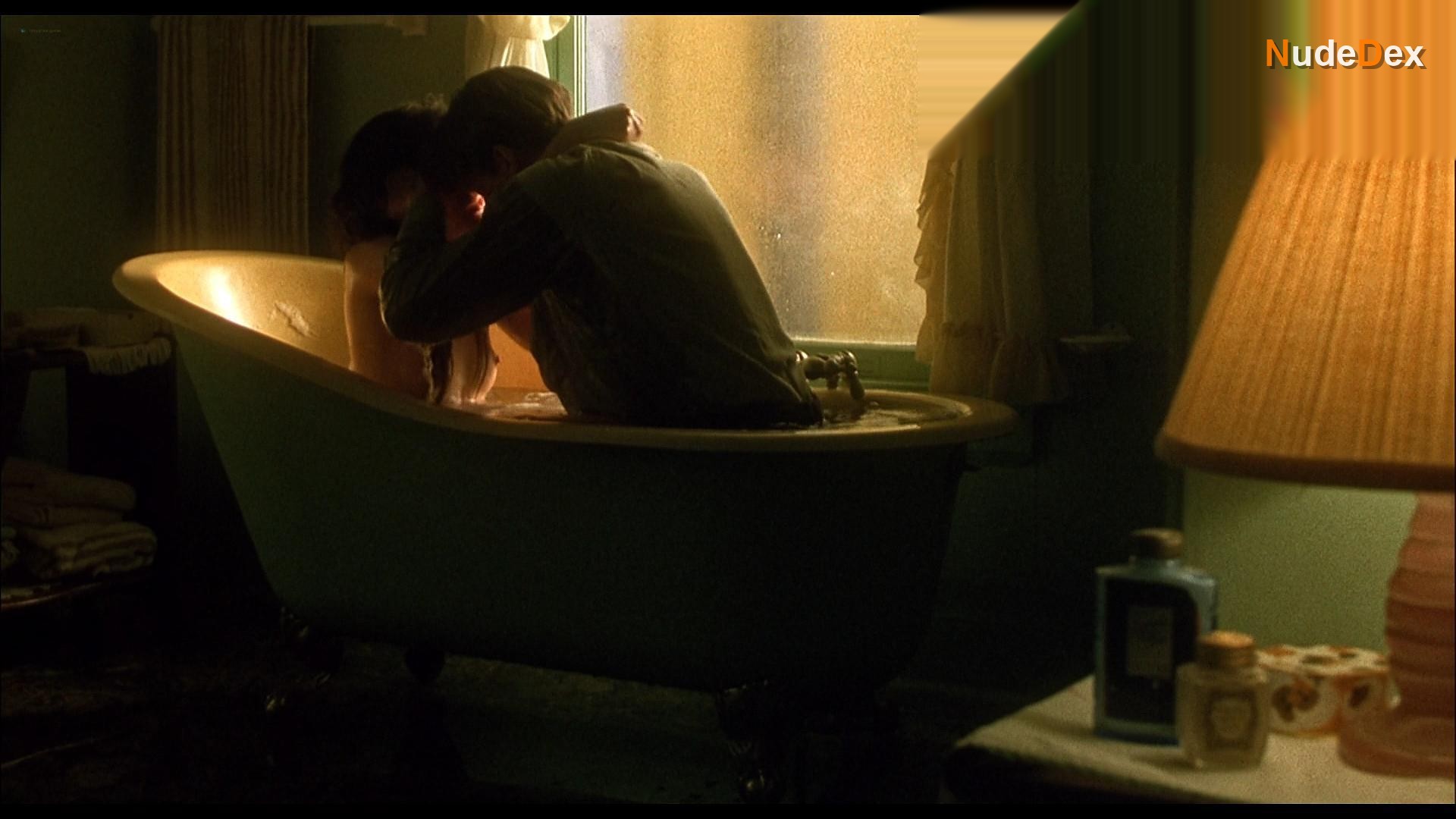 Samantha Mathis in How To Make An American Quilt, photo 5