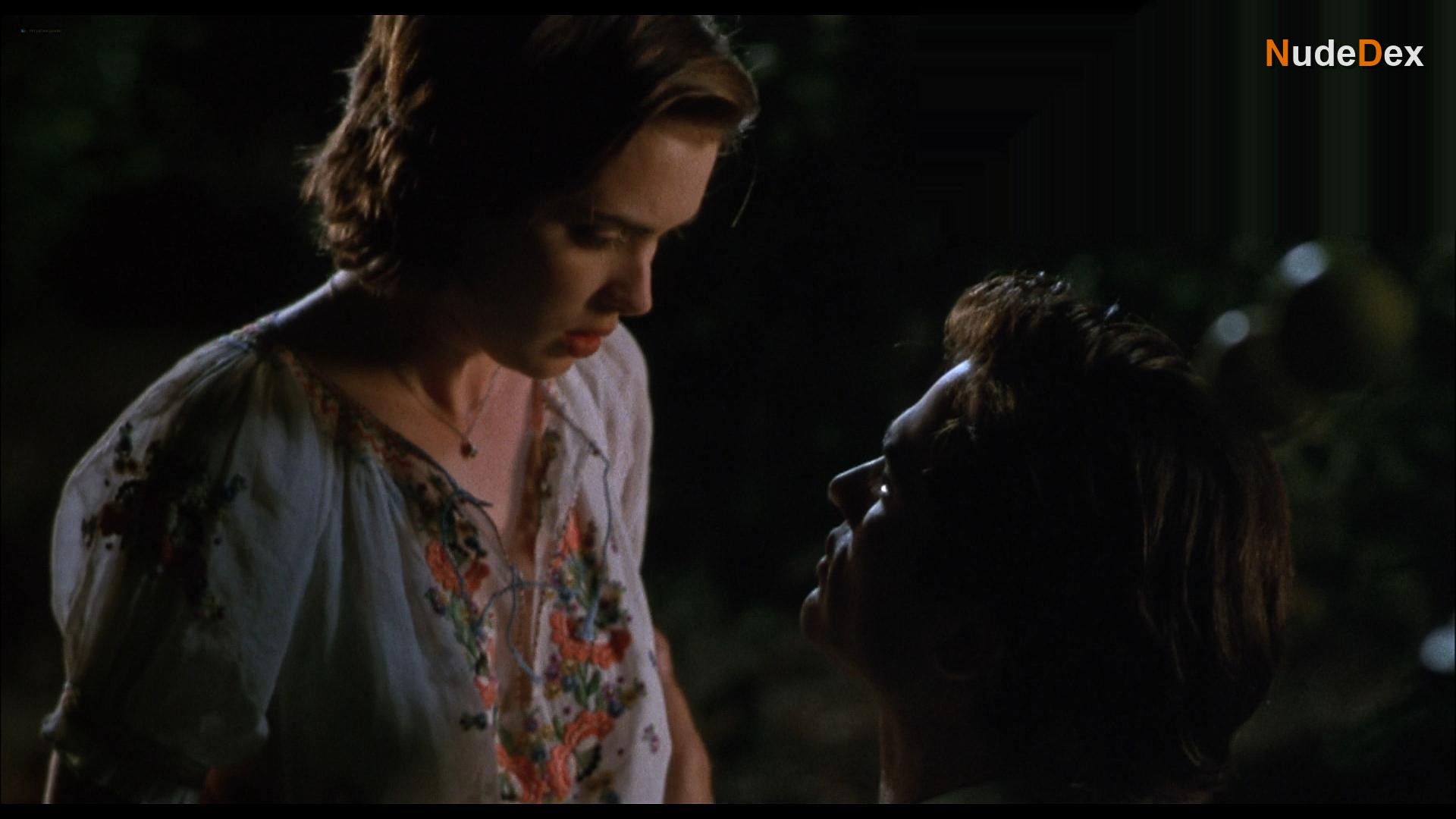 Samantha Mathis in How To Make An American Quilt, photo 7