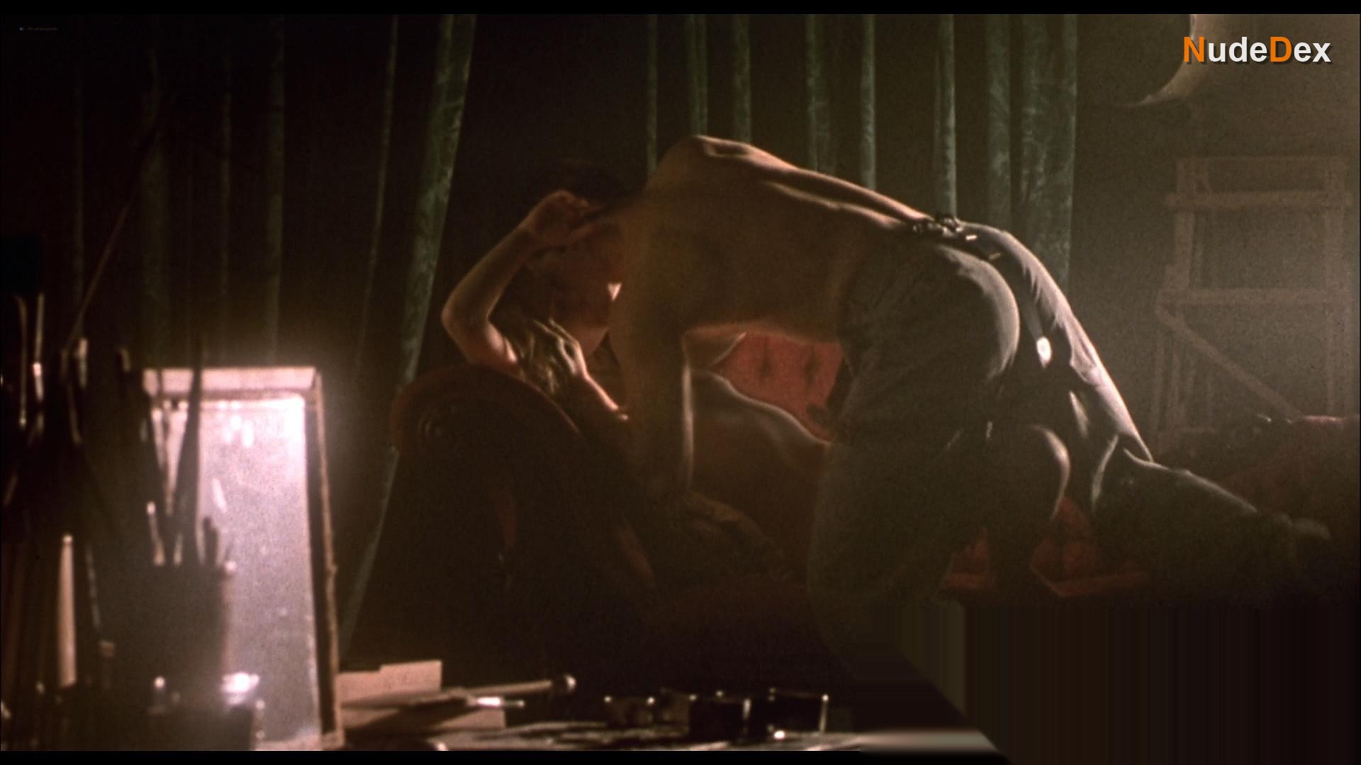 Samantha Mathis in How To Make An American Quilt, photo 9