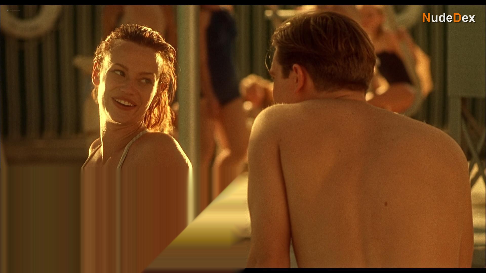 Samantha Mathis in How To Make An American Quilt, photo 14