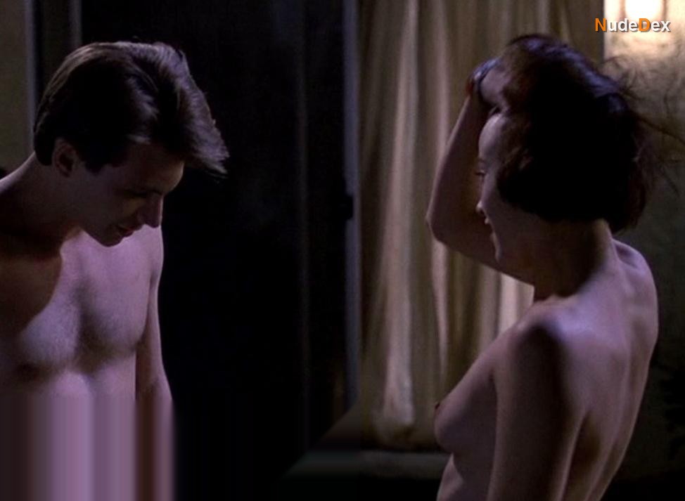 Samantha Mathis in Pump Up The Volume, photo 1