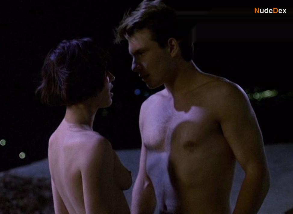 Samantha Mathis in Pump Up The Volume, photo 4