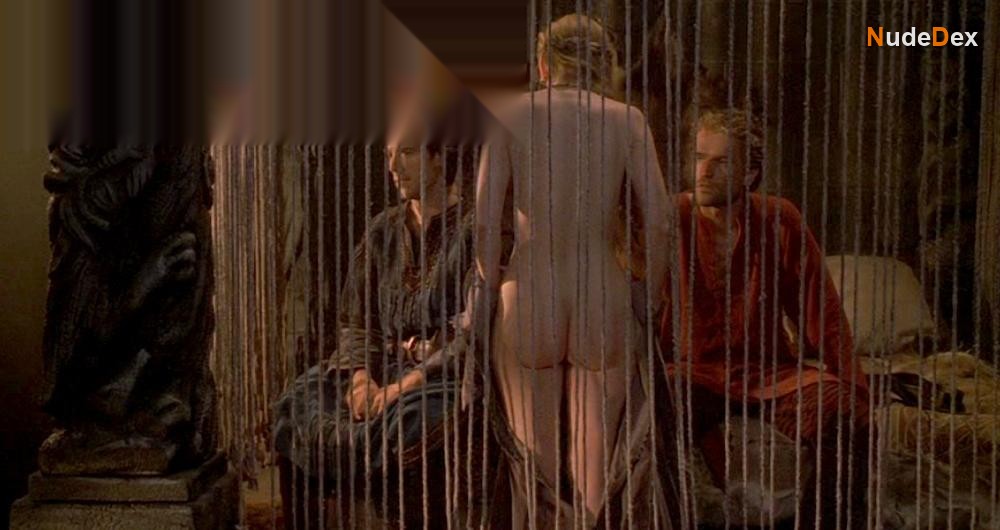 Samantha Mathis in Pump Up The Volume, photo 10