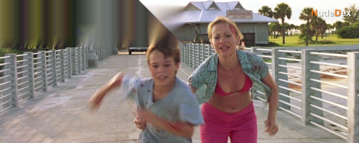 Samantha Mathis in The Punisher, photo 2