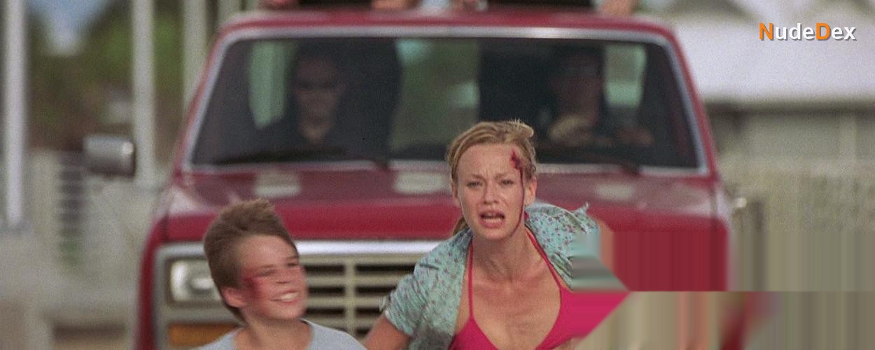 Samantha Mathis in The Punisher, photo 3