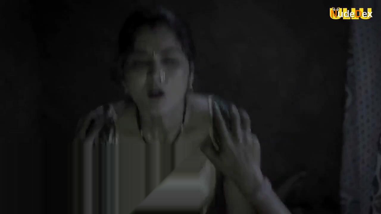 Sanni Singh in Riti Riwaj Water Wives, photo 3
