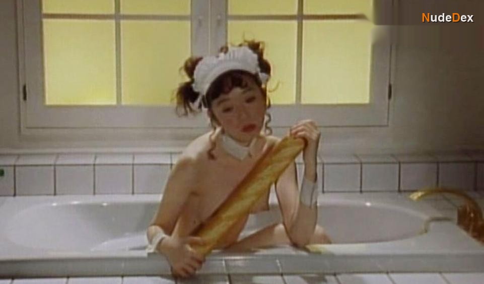 Saori Taira in A Weather Woman, photo 9