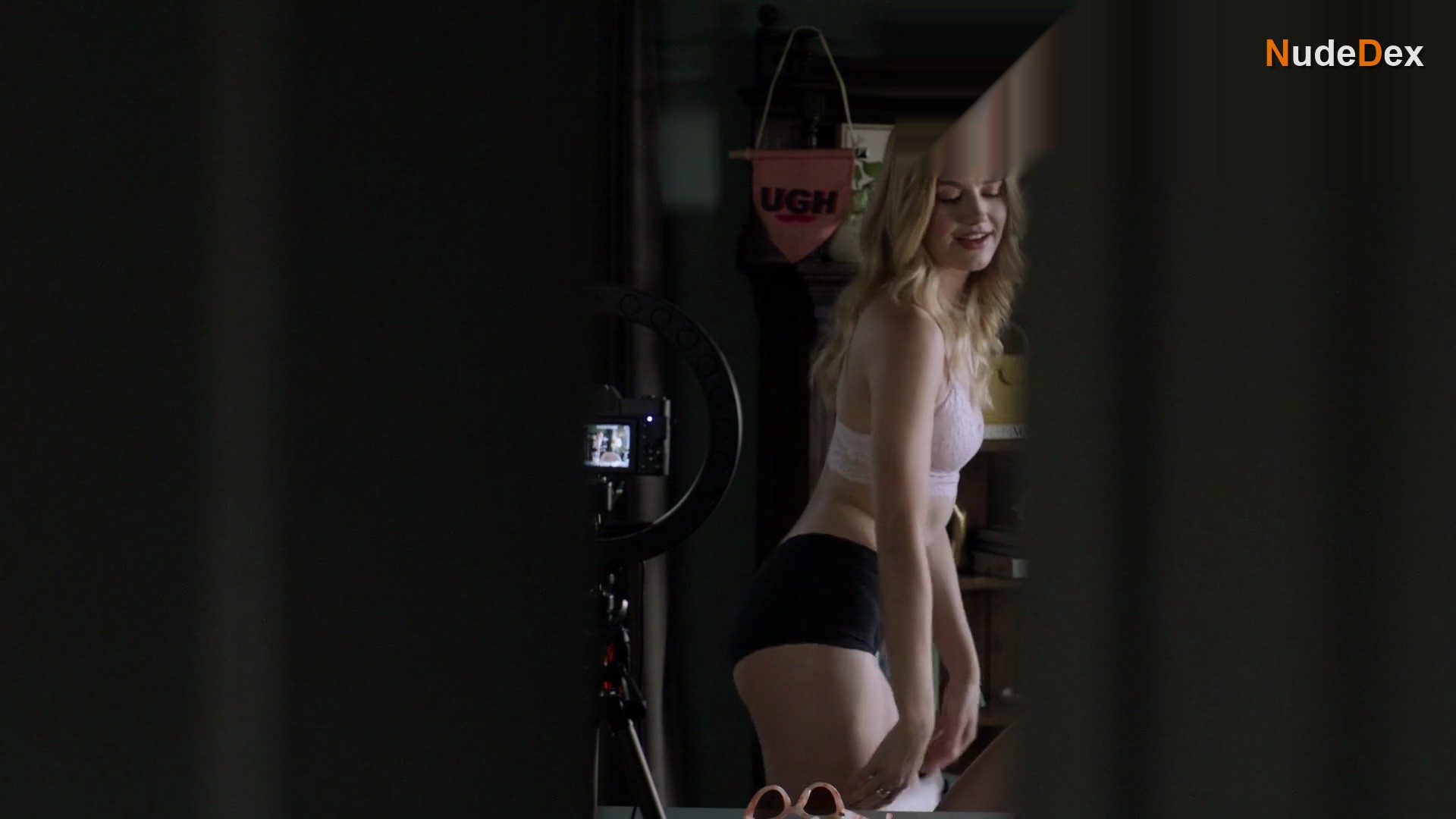 A Model Murder in A Model Murder, photo 3