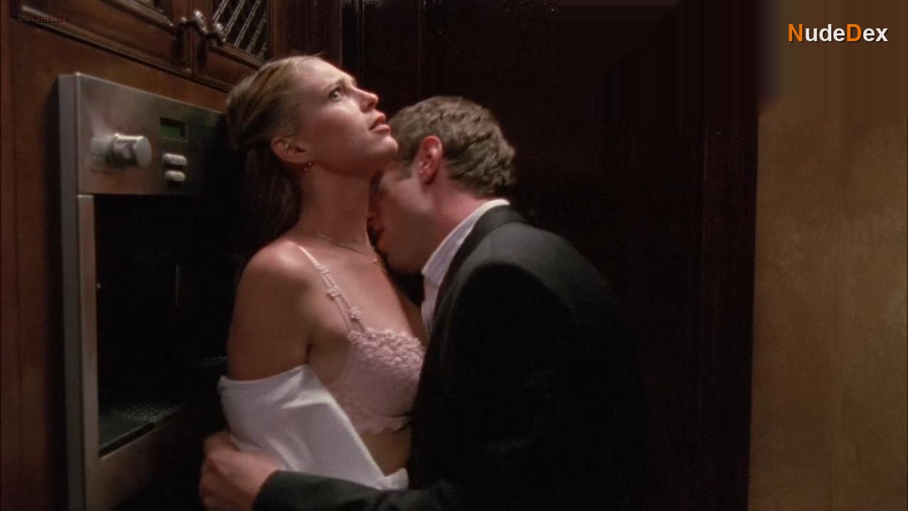Sara Foster in Bachelor Party 2, photo 1
