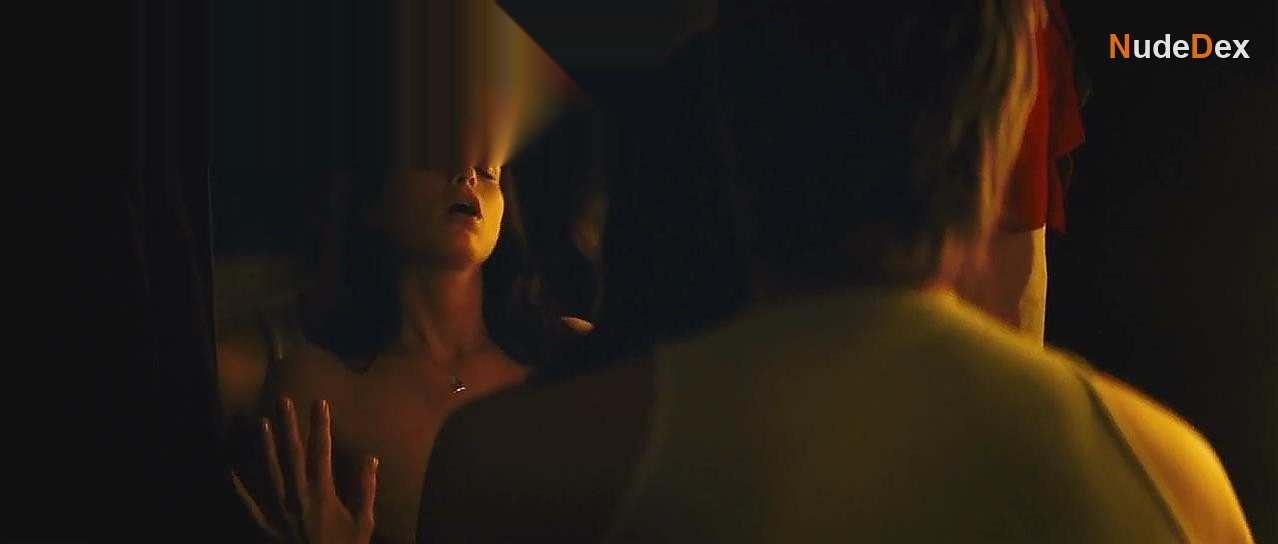 Sara Foster in Psych 9, photo 1