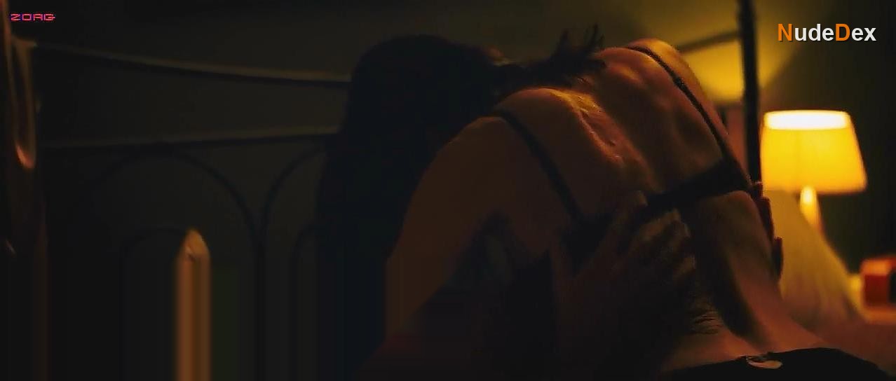 Sara Foster in Psych 9, photo 2