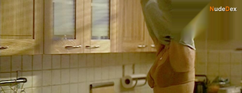 Sara Foster in Psych 9, photo 10