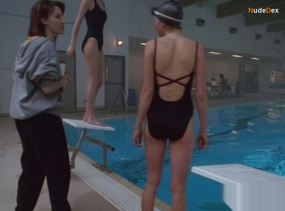 Sarah Chalke in I've Been Waiting For You, photo 1