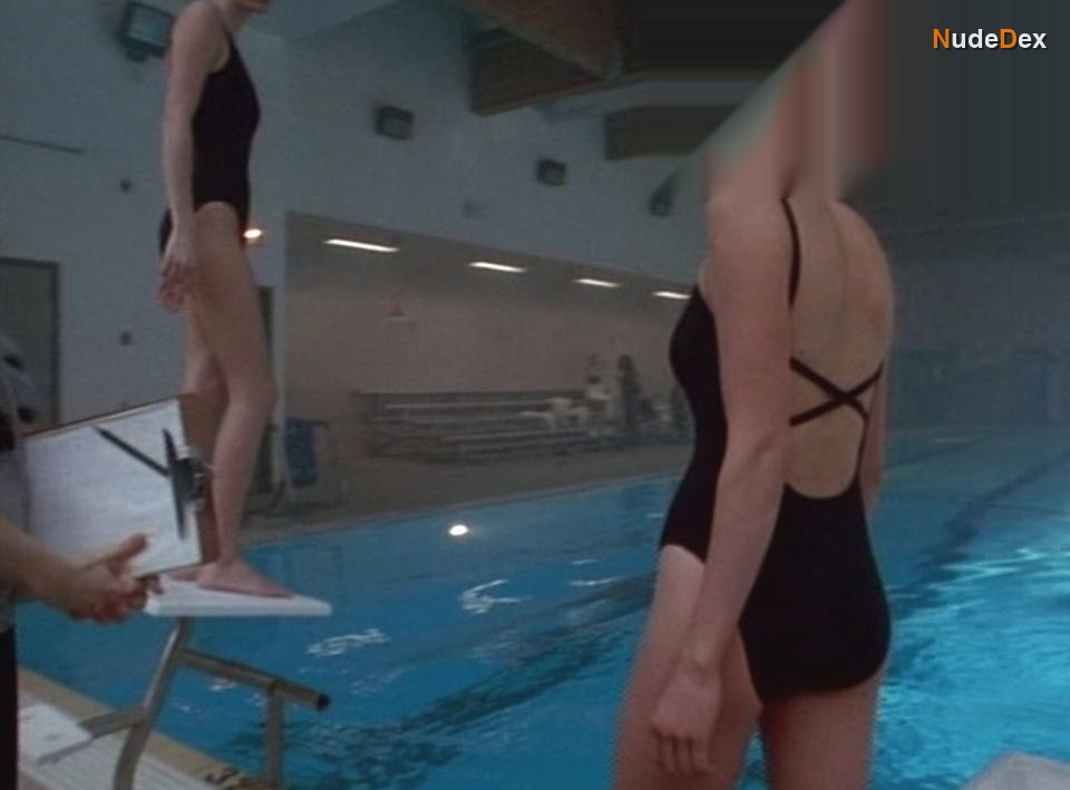 Sarah Chalke in I've Been Waiting For You, photo 2
