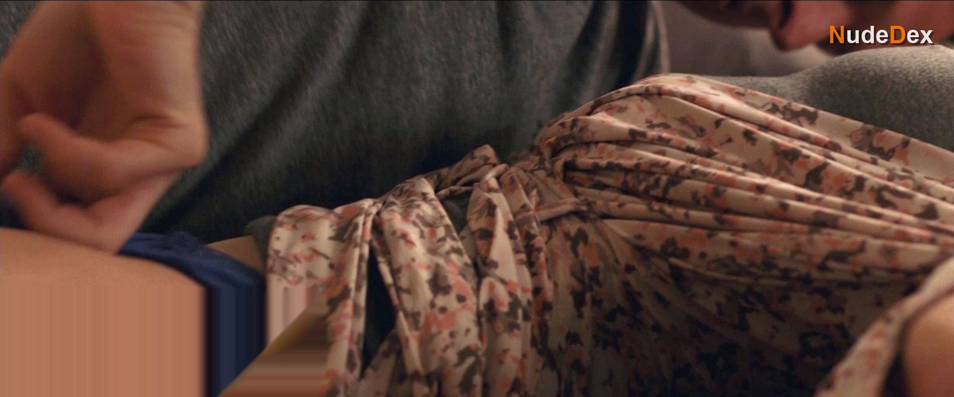 Sarah Silverman in I Smile Back, photo 61