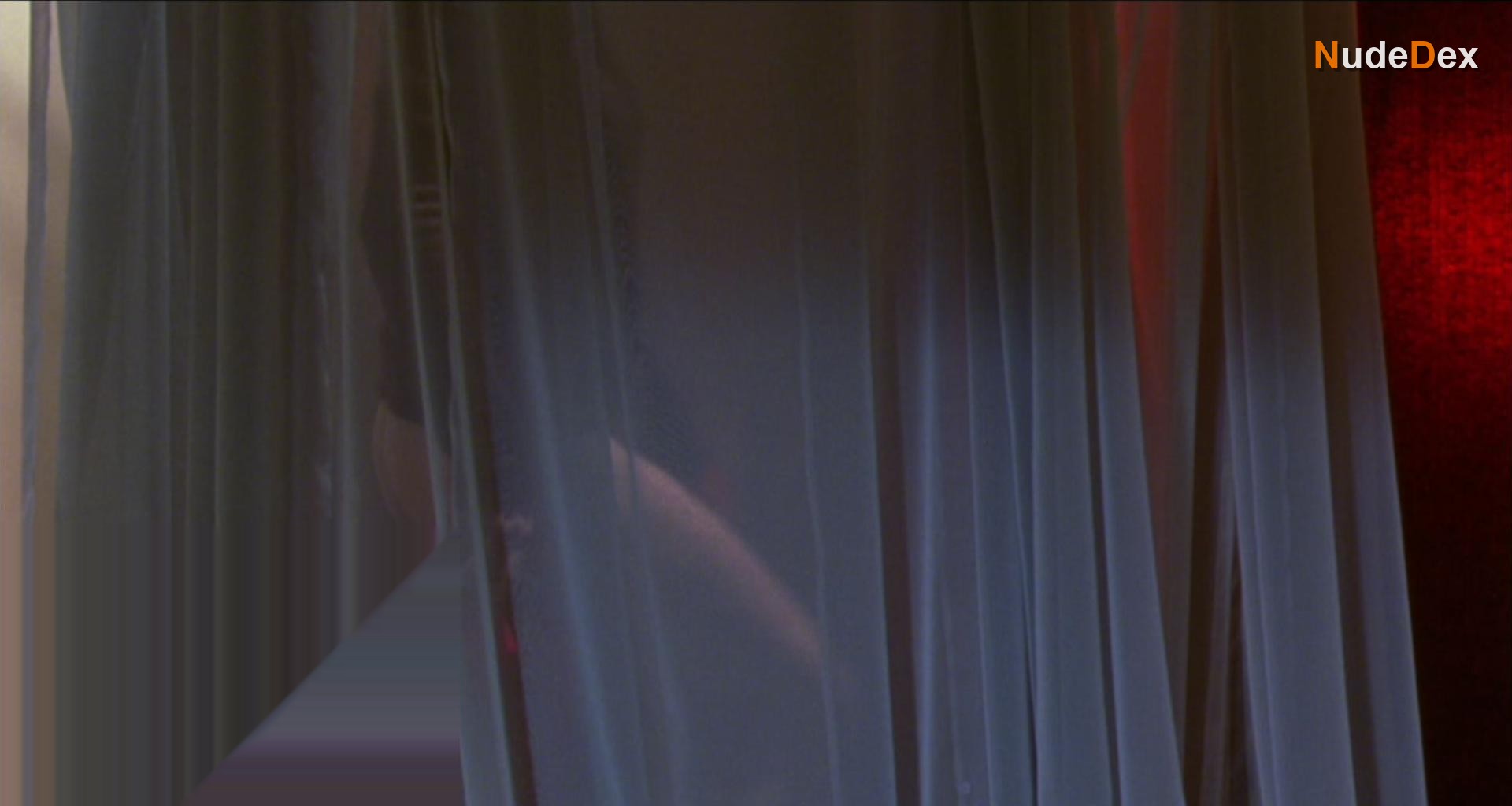 Sarah Silverman in I Want Someone To Eat Cheese With, photo 1
