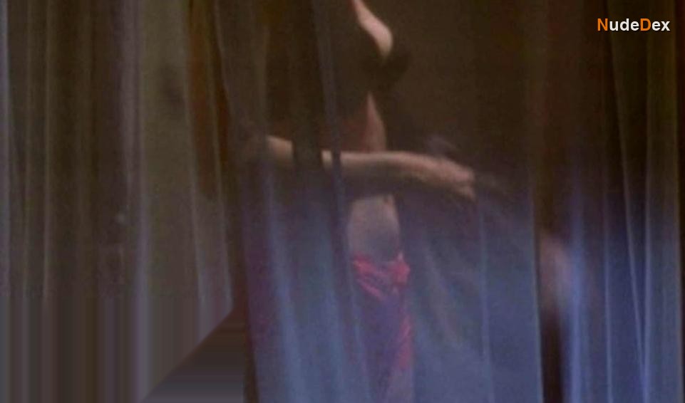 Sarah Silverman in I Want Someone To Eat Cheese With, photo 2