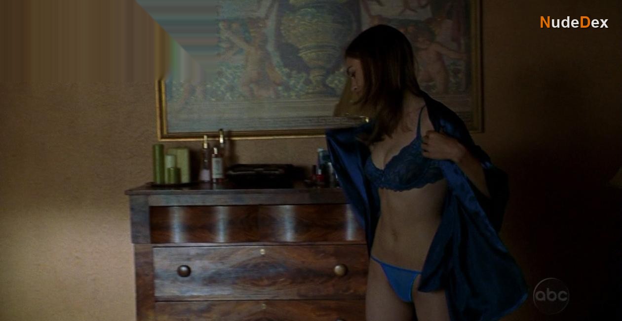 Sarah Thompson in Line Of Fire, photo 2