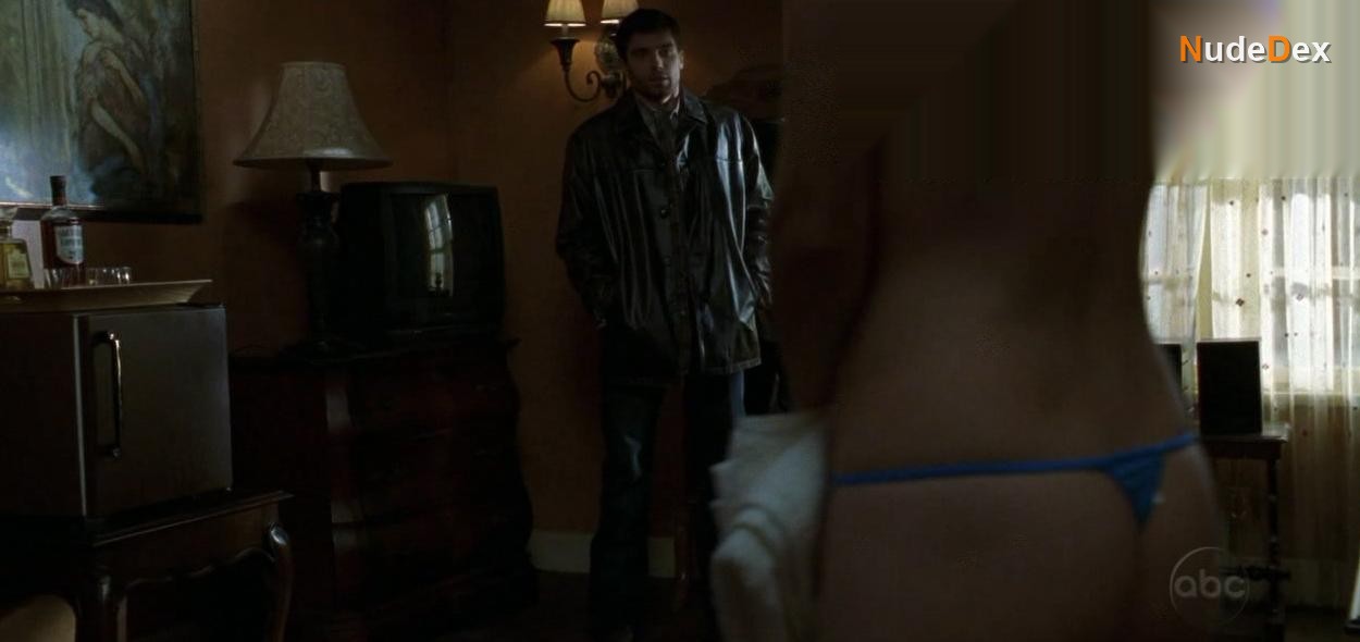 Sarah Thompson in Line Of Fire, photo 3