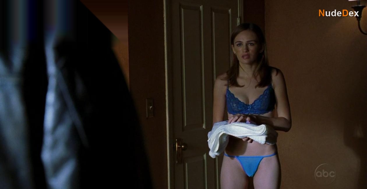 Sarah Thompson in Line Of Fire, photo 5