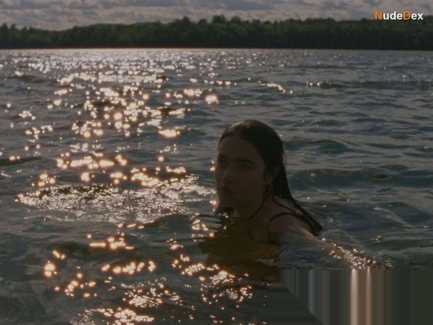 Sara Montpetit in Falcon Lake, photo 4