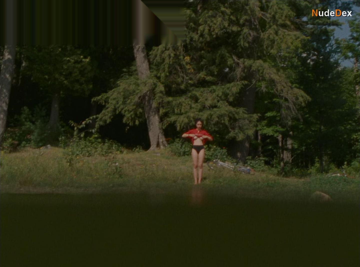 Sara Montpetit in Falcon Lake, photo 12