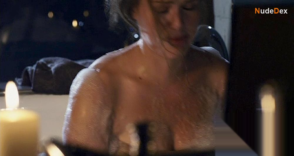 Sara Rue in Dorfman In Love, photo 1