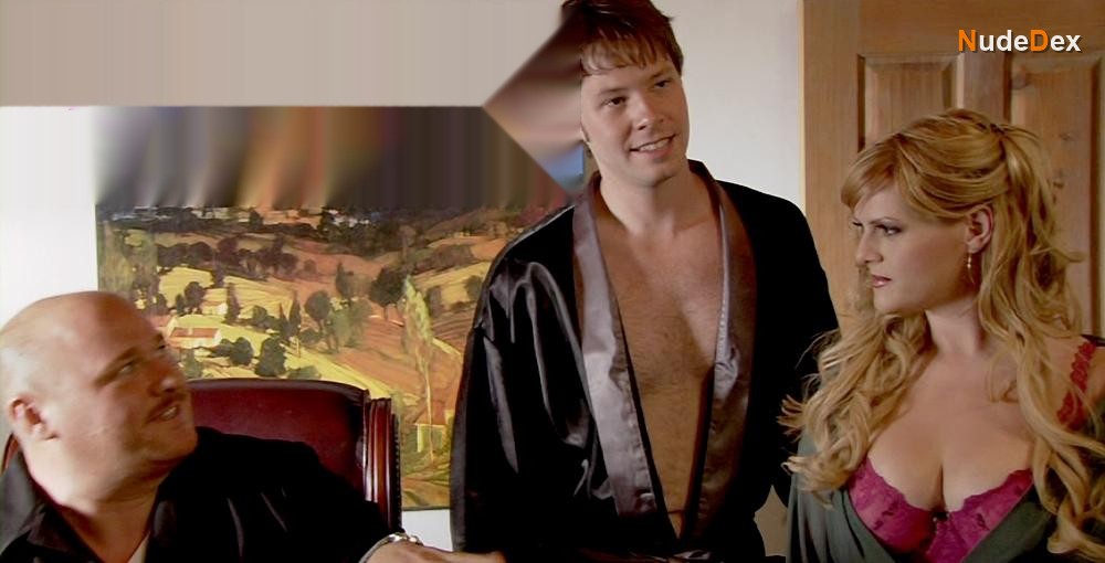 Sara Rue in For Christ S Sake, photo 7