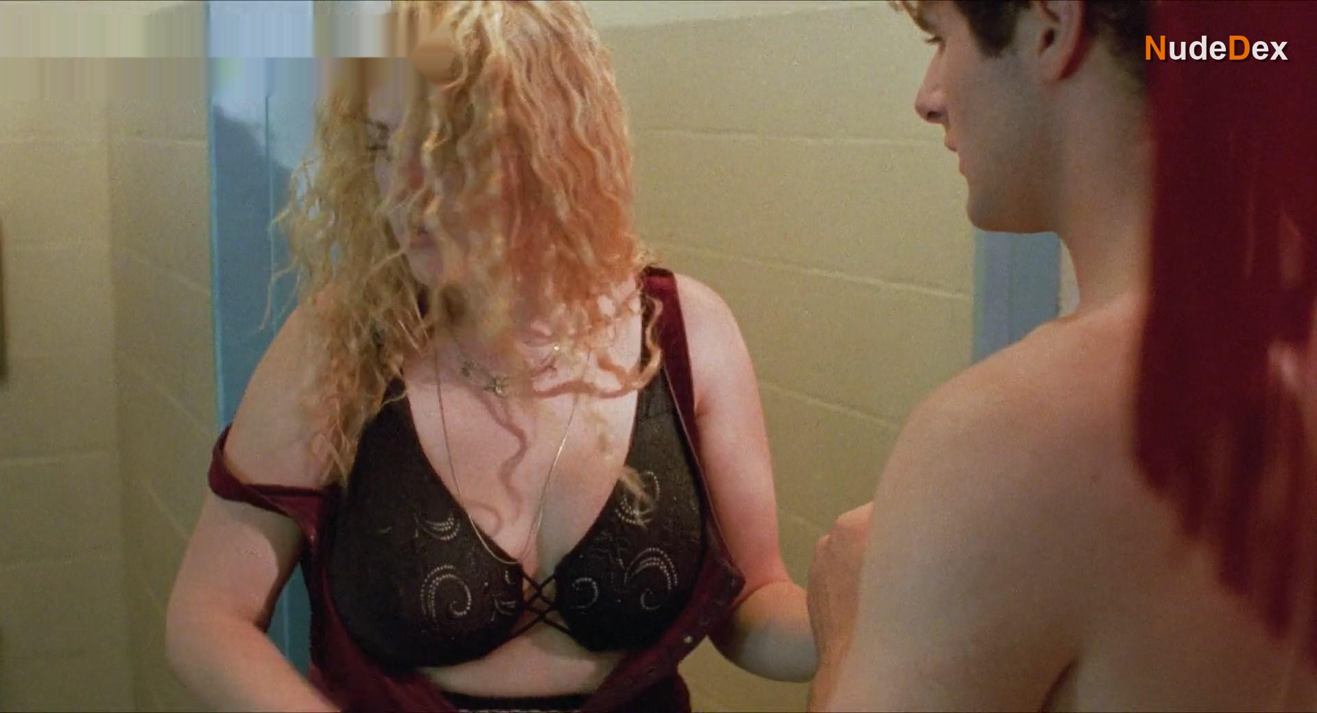 Sara Rue in Gypsy 83, photo 5