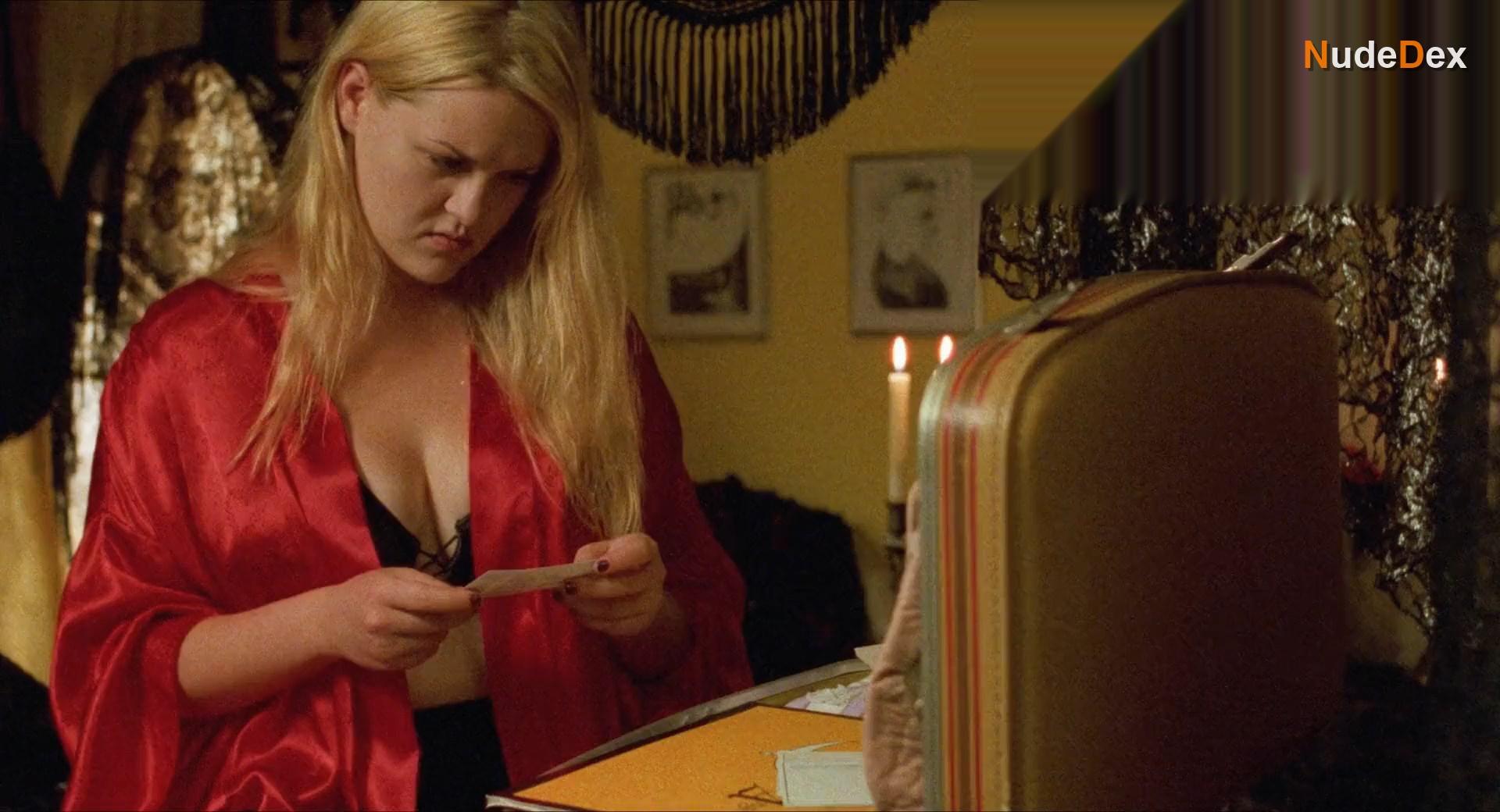 Sara Rue in Gypsy 83, photo 13