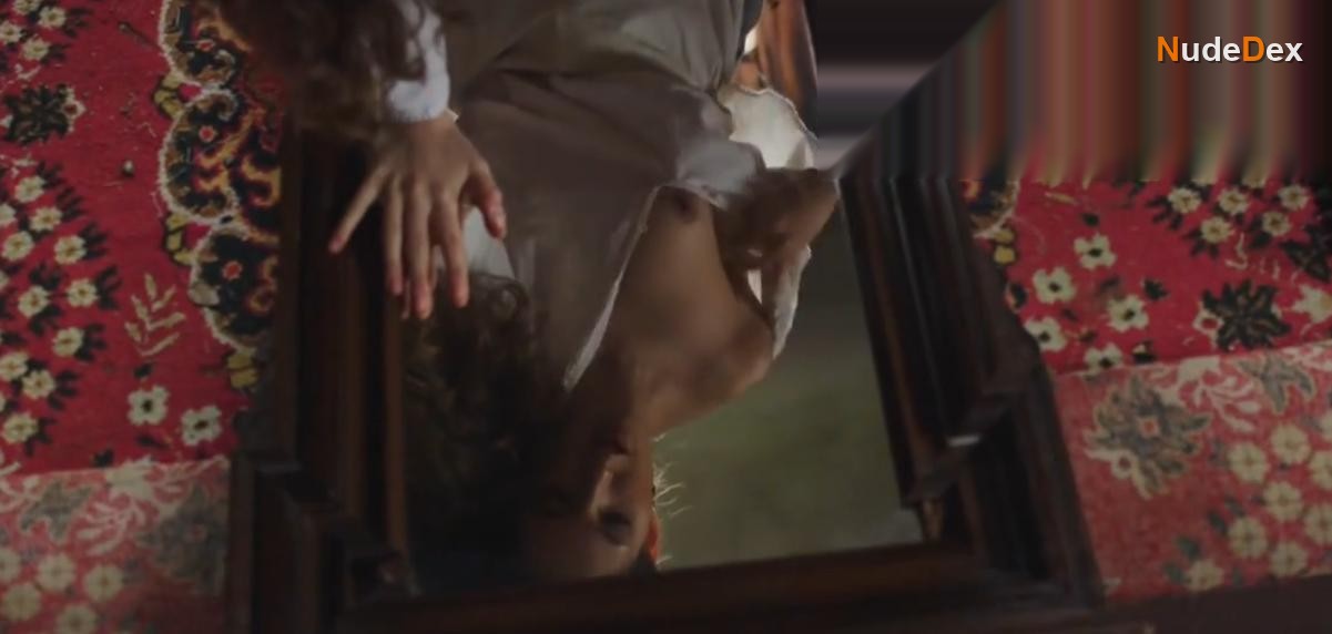 Sara Sandeva in Impure Blood, photo 5