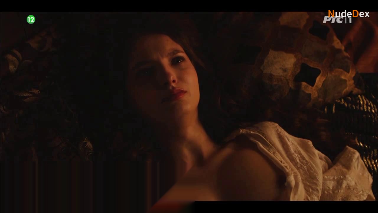 Sara Sandeva in Impure Blood, photo 6