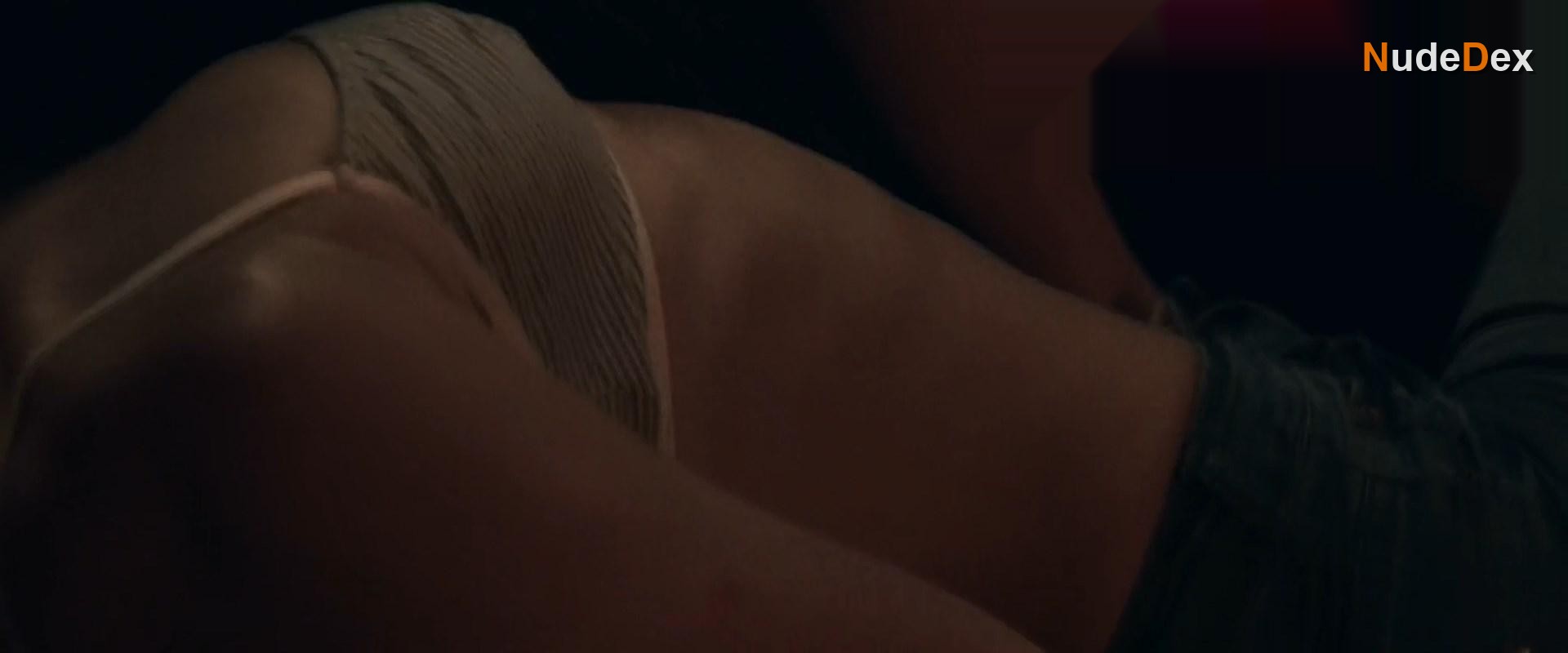 Sara West in Bad Girl, photo 5