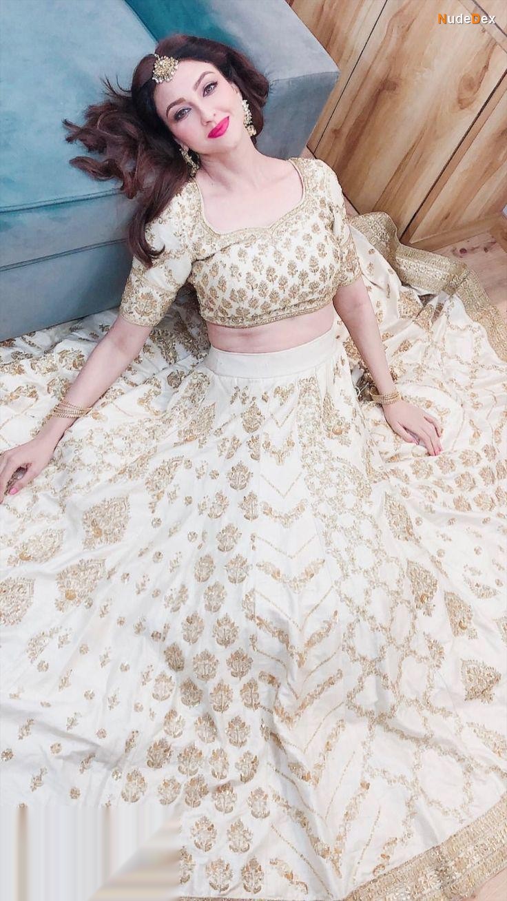 Saumya Tandon in Bhabhi Ji Ghar Par Akeli Hai, photo 15