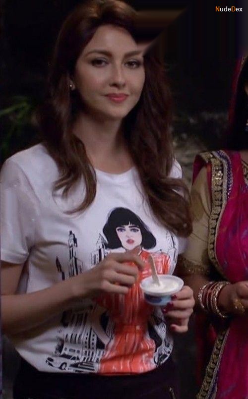 Saumya Tandon in Bhabhi Ji Ghar Par Akeli Hai, photo 108