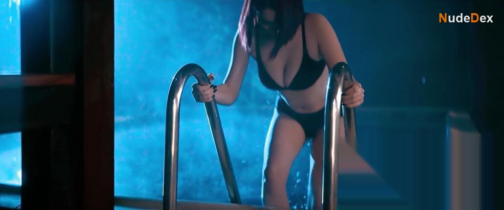 Scarlet Andreea in Buzz House The Movie, photo 1